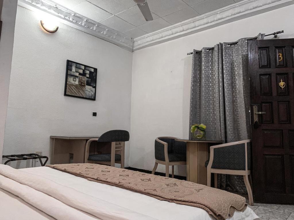 Hill View Hotel West Airport 阿克拉 外观 照片