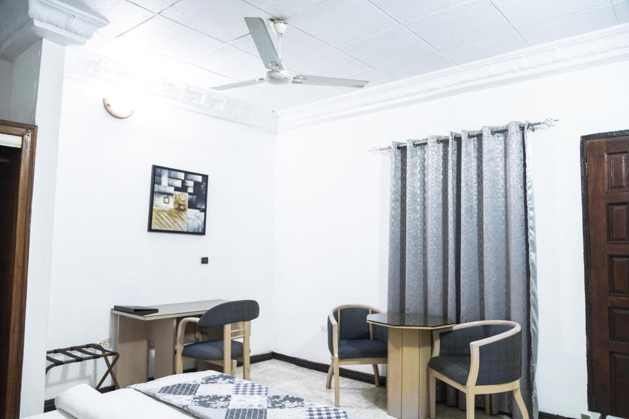 Hill View Hotel West Airport 阿克拉 外观 照片